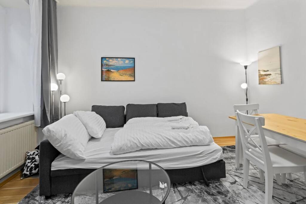 Modern Apartment Close To Center - 2Br Відень Екстер'єр фото