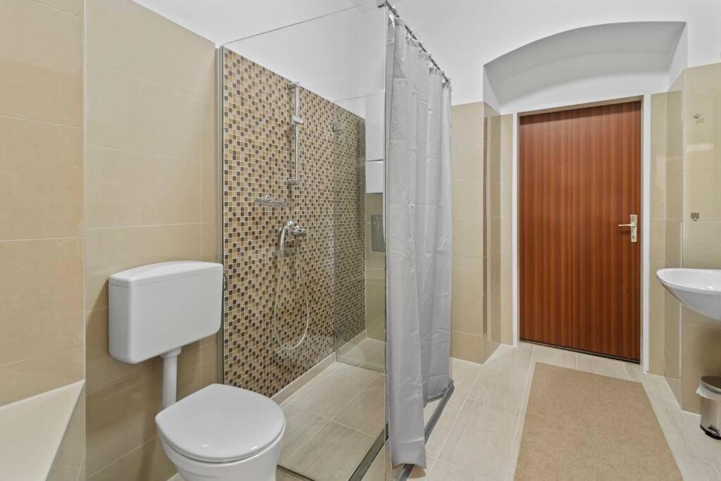 Modern Apartment Close To Center - 2Br Відень Екстер'єр фото