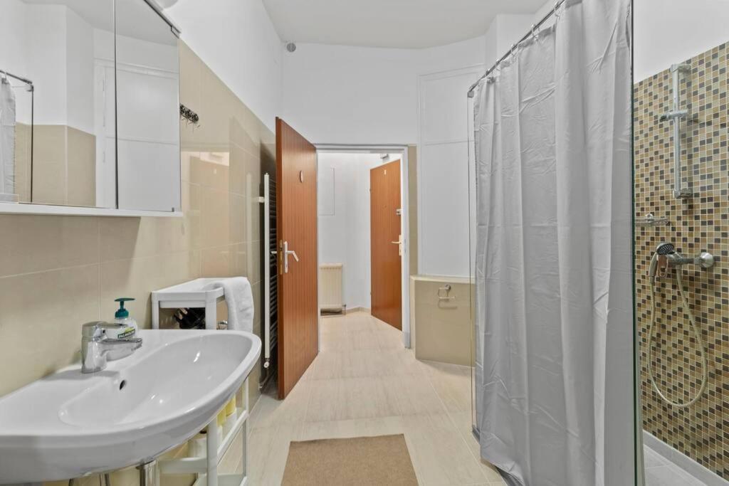 Modern Apartment Close To Center - 2Br Відень Екстер'єр фото