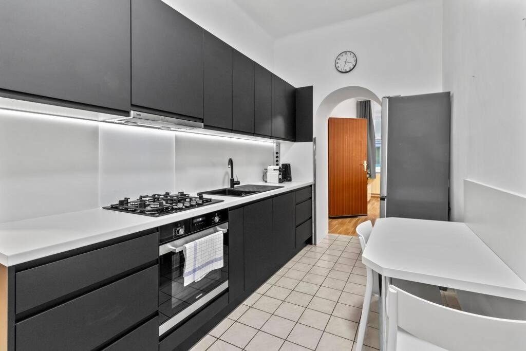 Modern Apartment Close To Center - 2Br Відень Екстер'єр фото